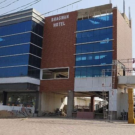Bhagwan Hotel Gonda Buitenkant foto