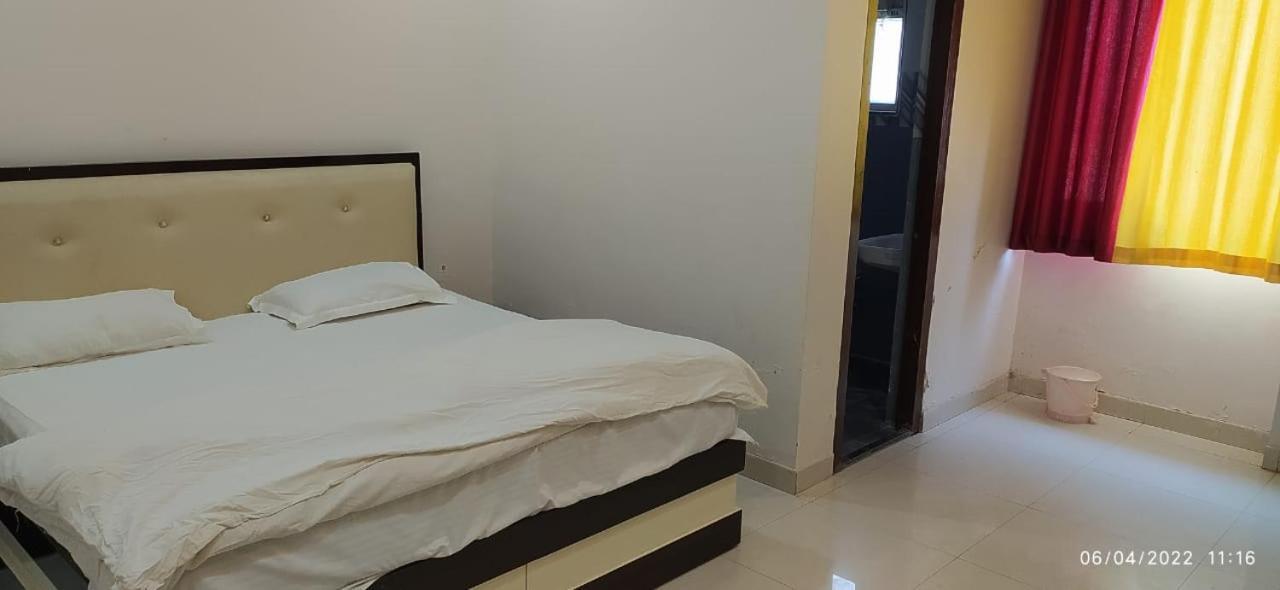 Bhagwan Hotel Gonda Buitenkant foto